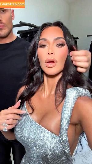 Kim Kardashian photo #0360