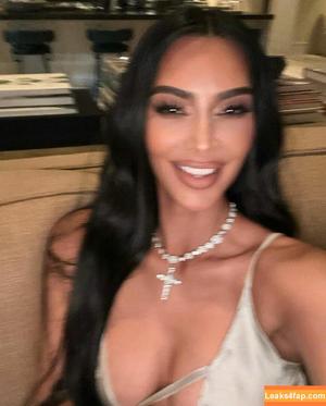 Kim Kardashian photo #0385