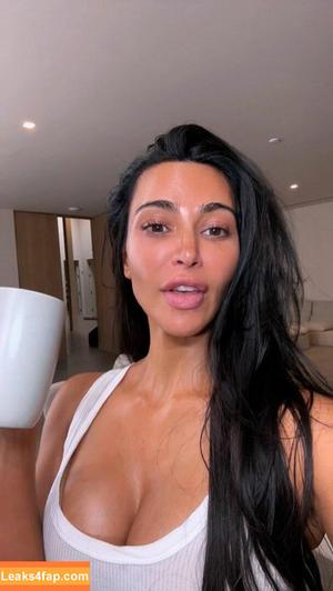 Kim Kardashian photo #0389