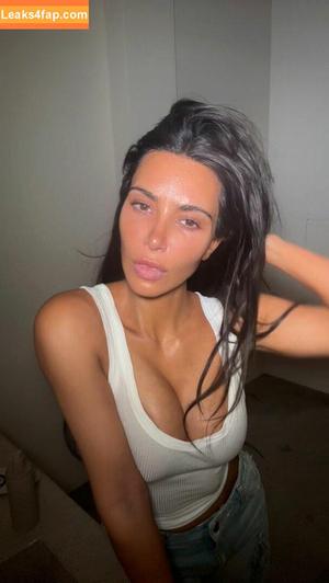 Kim Kardashian photo #0390