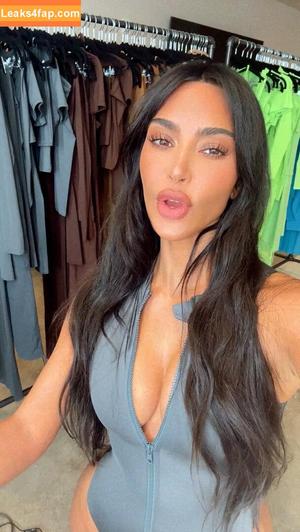 Kim Kardashian photo #0473