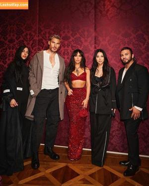 Kim Kardashian photo #0490