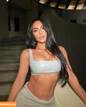 Kim Kardashian photo #0520