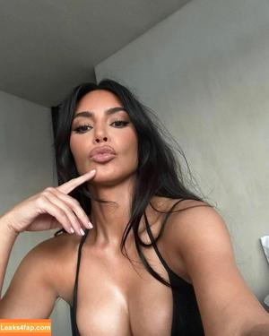 Kim Kardashian photo #0526