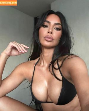 Kim Kardashian photo #0527