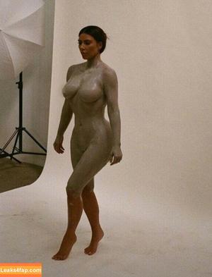 Kim Kardashian photo #0593