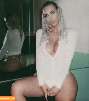 Kim Kardashian photo #0598