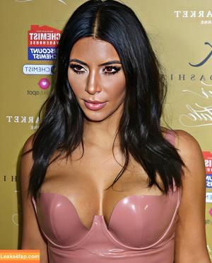 Kim Kardashian photo #0613