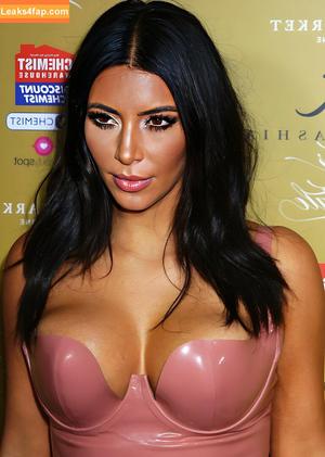 Kim Kardashian photo #0621