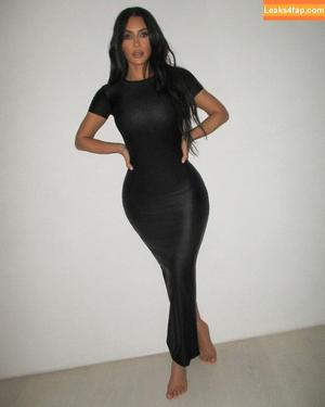 Kim Kardashian photo #0647