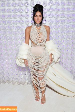 Kim Kardashian photo #0663