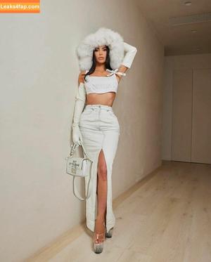 Kim Kardashian photo #0672