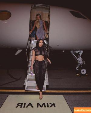 Kim Kardashian photo #0676