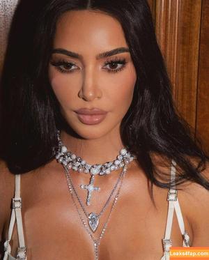 Kim Kardashian photo #0687