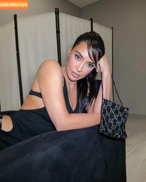 Kim Kardashian photo #0698