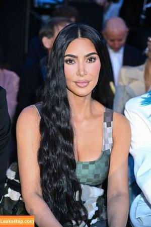 Kim Kardashian photo #0719