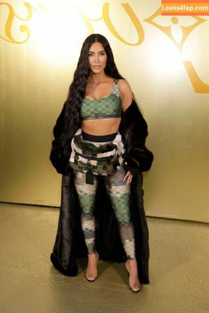 Kim Kardashian photo #0720