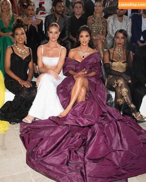 Kim Kardashian photo #0799