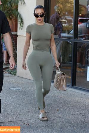 Kim Kardashian photo #0866