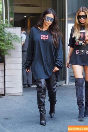 Kim Kardashian photo #0929