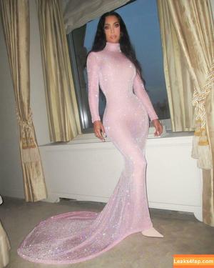 Kim Kardashian photo #0942