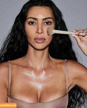 Kim Kardashian photo #0967