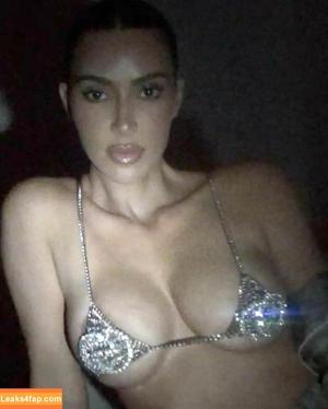 Kim Kardashian photo #0985