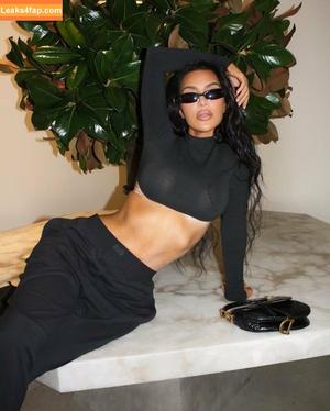 Kim Kardashian photo #0989