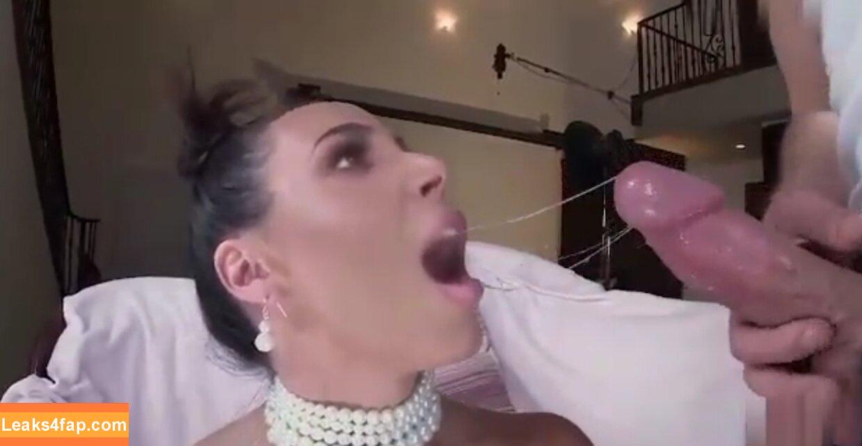 Kim Kardashian / https: / kimkadarshian / kimkardashian leaked photo photo #1020