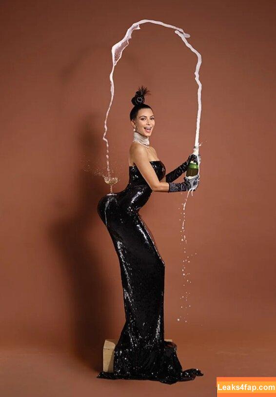 Kim Kardashian / https: / kimkadarshian / kimkardashian leaked photo photo #1047