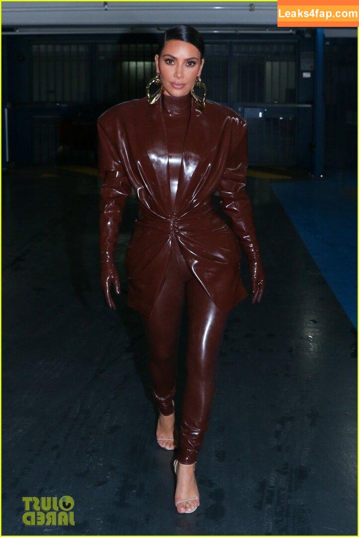 Kim Kardashian / https: / kimkadarshian / kimkardashian leaked photo photo #1059