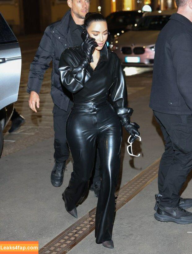 Kim Kardashian / https: / kimkadarshian / kimkardashian leaked photo photo #1062
