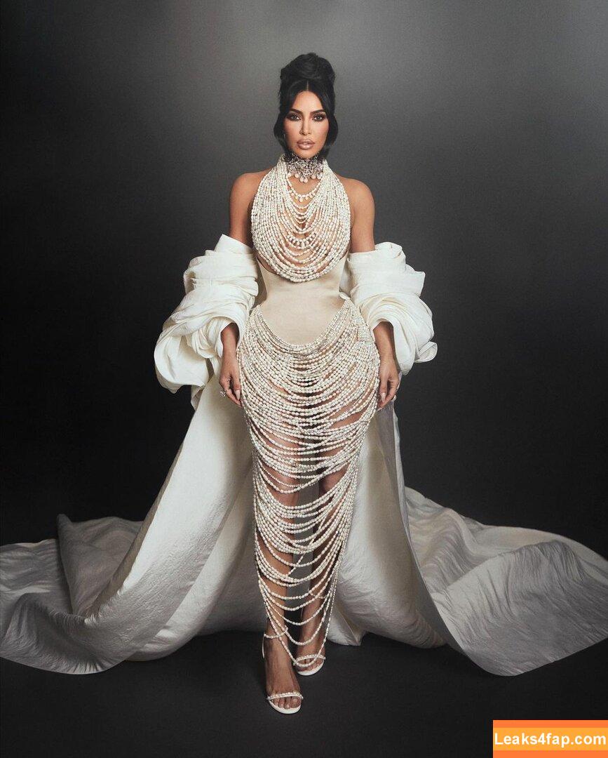 Kim Kardashian / https: / kimkadarshian / kimkardashian leaked photo photo #1073