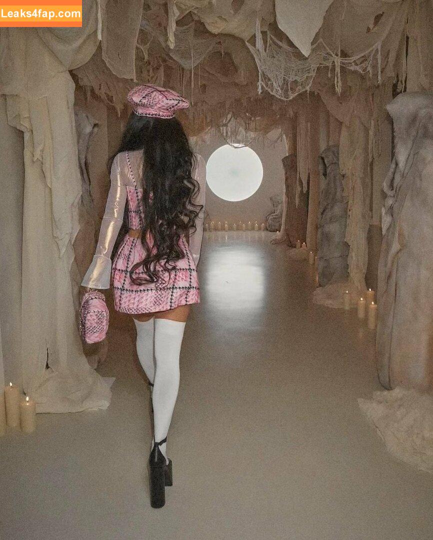 Kim Kardashian / https: / kimkadarshian / kimkardashian leaked photo photo #1098