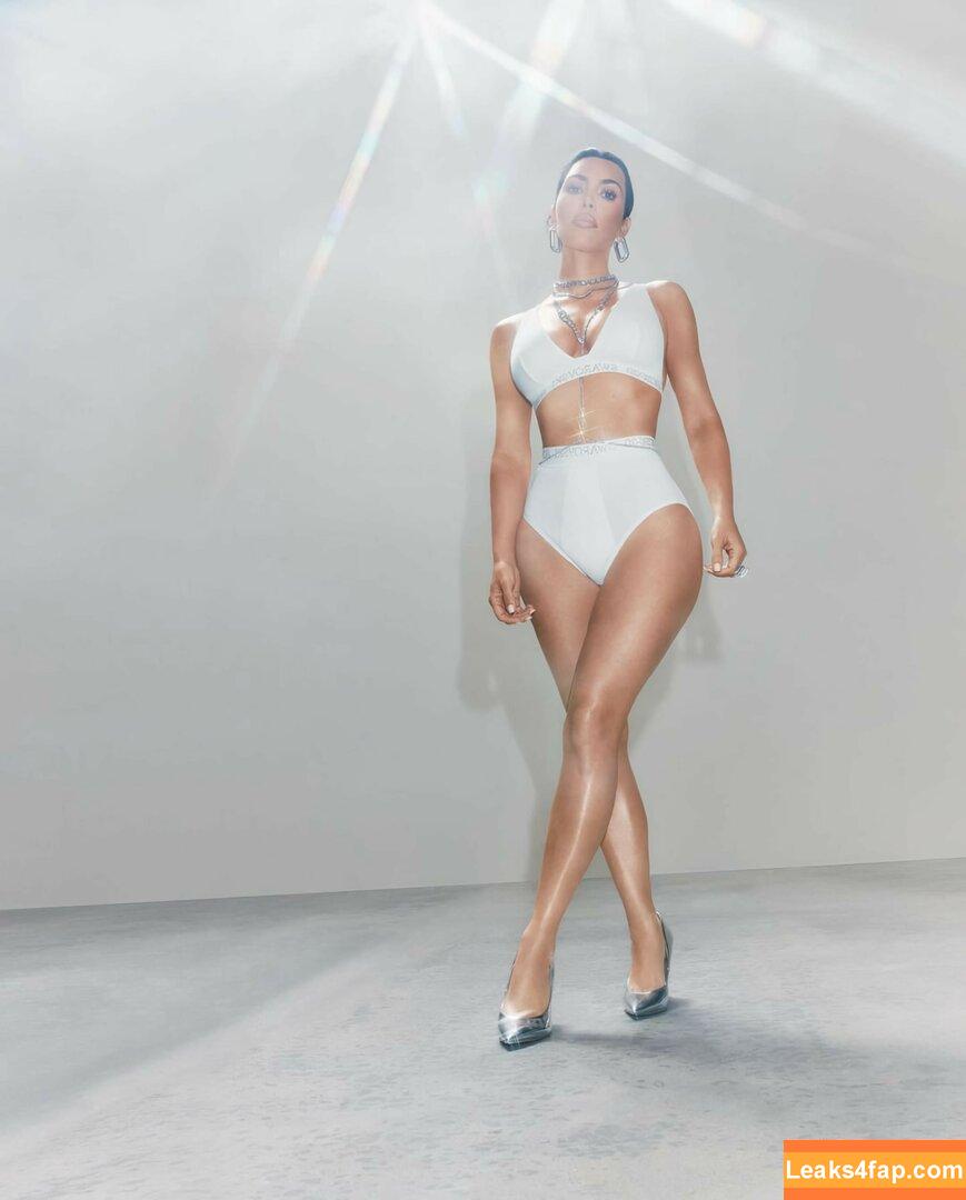 Kim Kardashian / https: / kimkadarshian / kimkardashian leaked photo photo #1120