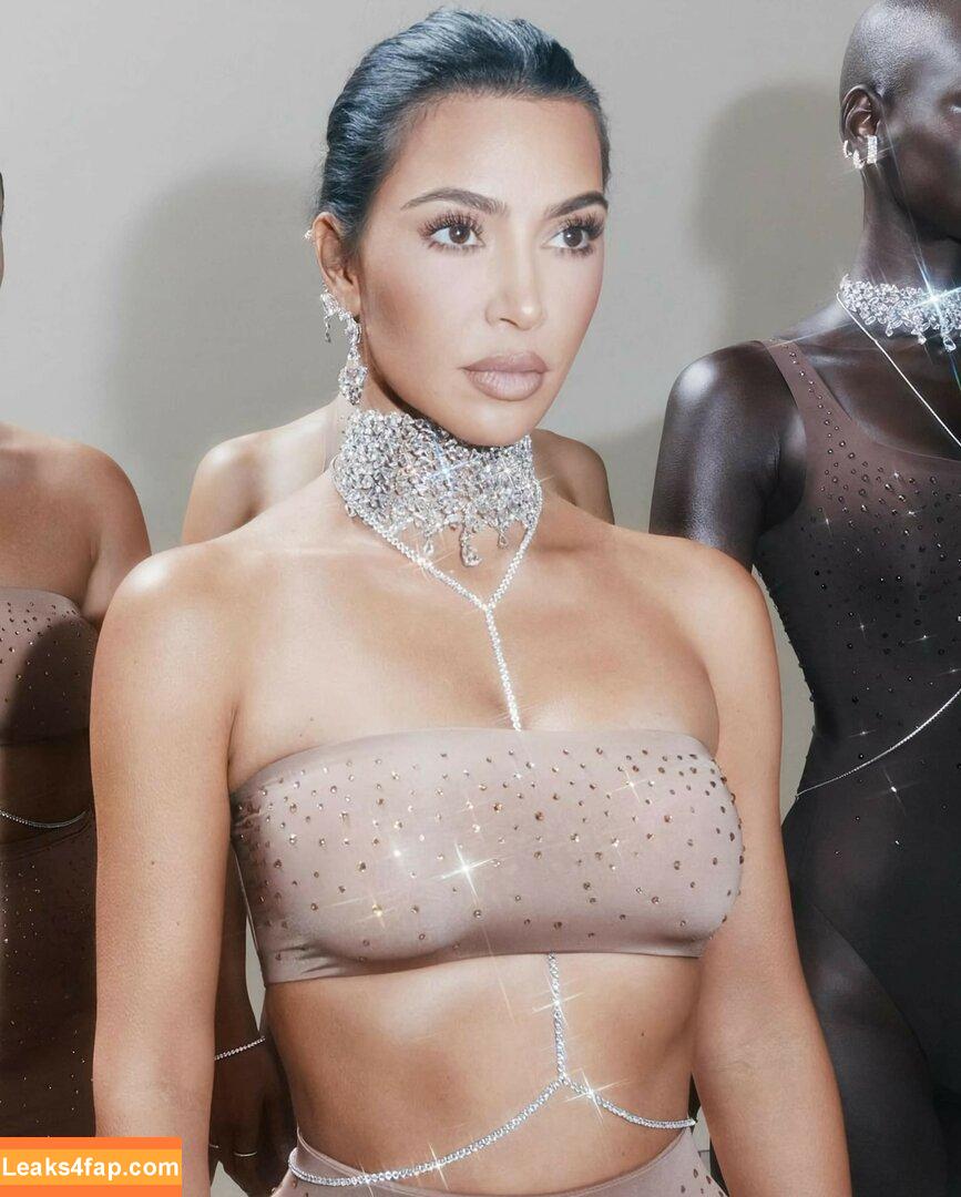 Kim Kardashian / https: / kimkadarshian / kimkardashian leaked photo photo #1121