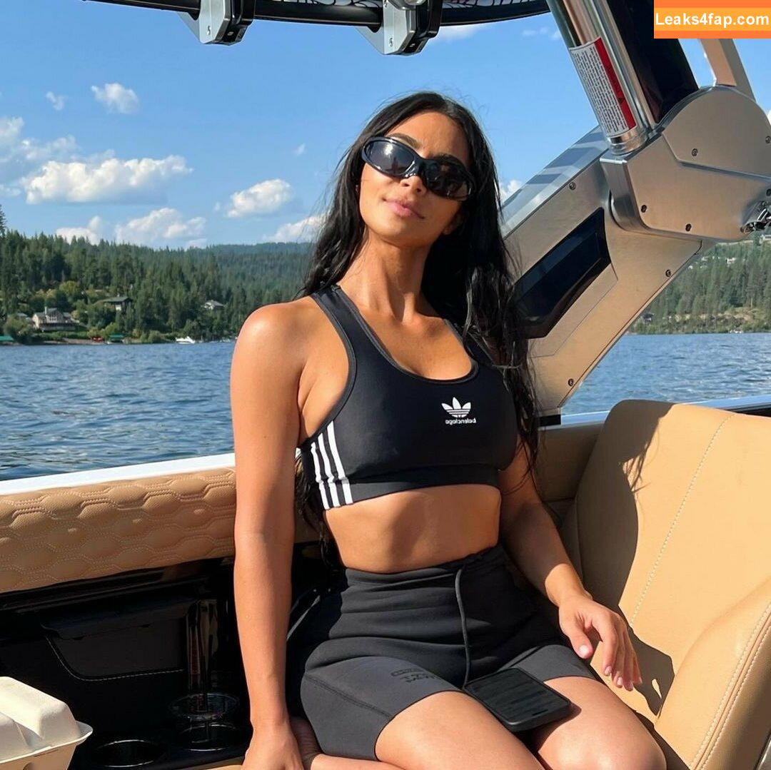 Kim Kardashian / https: / kimkadarshian / kimkardashian leaked photo photo #1228