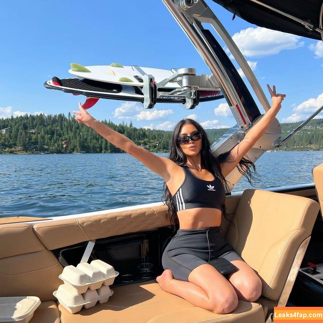Kim Kardashian / https: / kimkadarshian / kimkardashian leaked photo photo #1229
