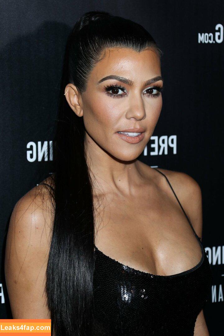 Kim Kardashian / https: / kimkadarshian / kimkardashian leaked photo photo #1238