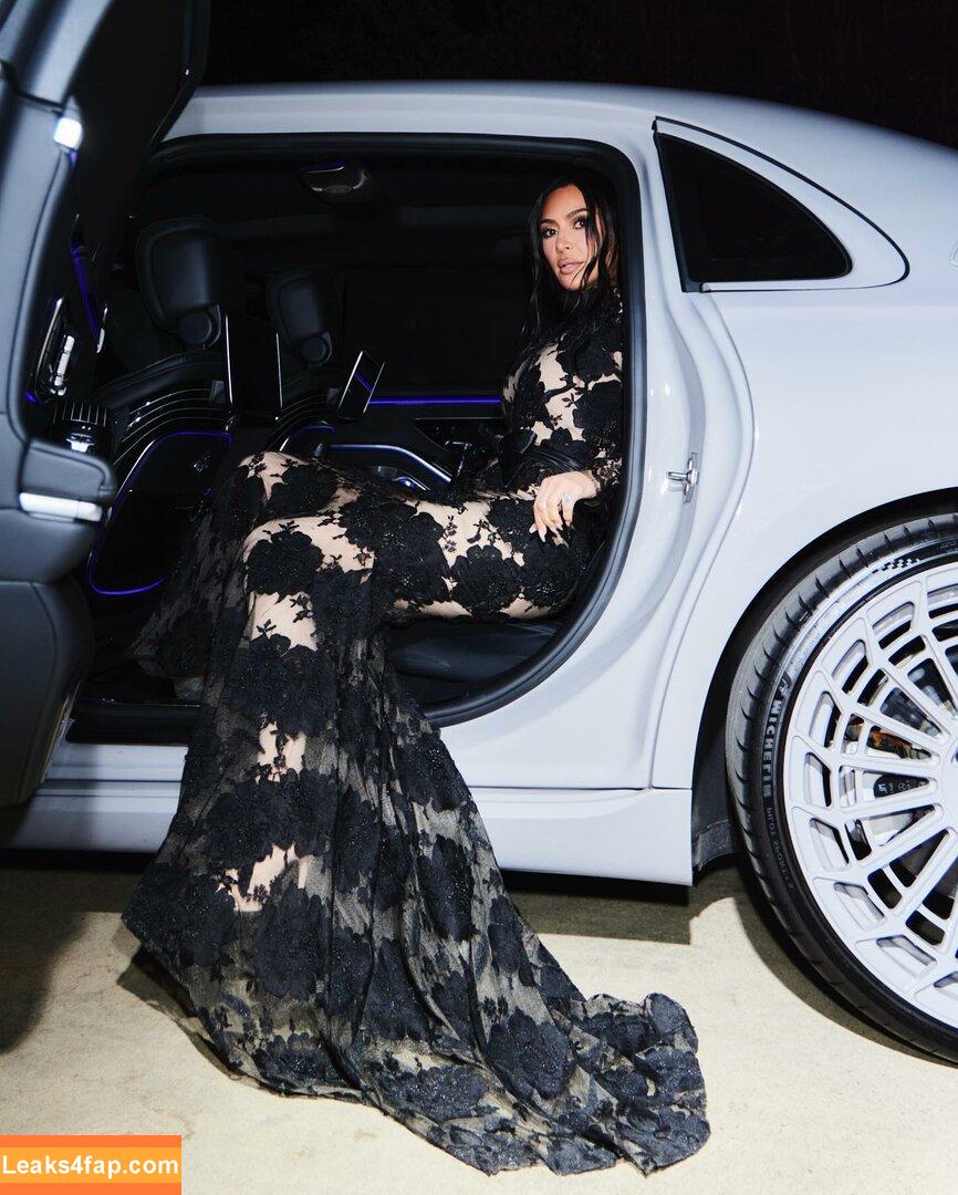 Kim Kardashian / https: / kimkadarshian / kimkardashian leaked photo photo #1241