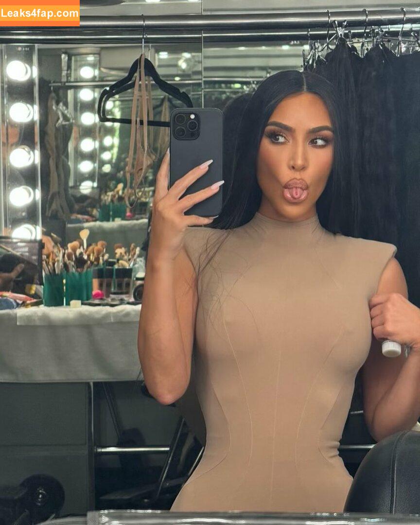 Kim Kardashian / https: / kimkadarshian / kimkardashian leaked photo photo #1245