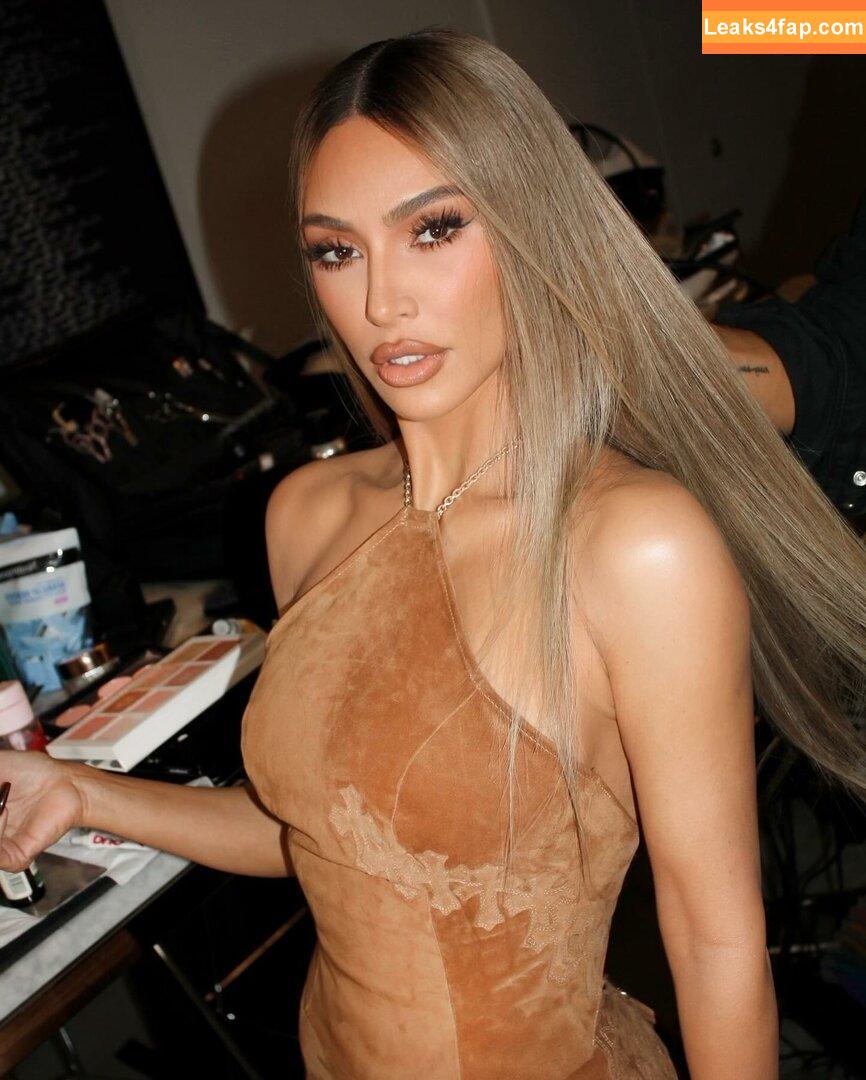 Kim Kardashian / https: / kimkadarshian / kimkardashian leaked photo photo #1253