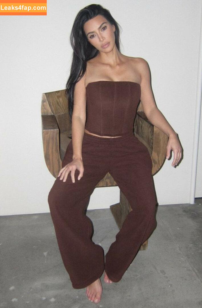 Kim Kardashian / https: / kimkadarshian / kimkardashian leaked photo photo #1257