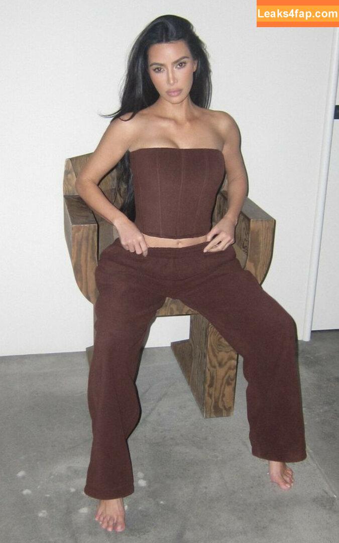 Kim Kardashian / https: / kimkadarshian / kimkardashian leaked photo photo #1258