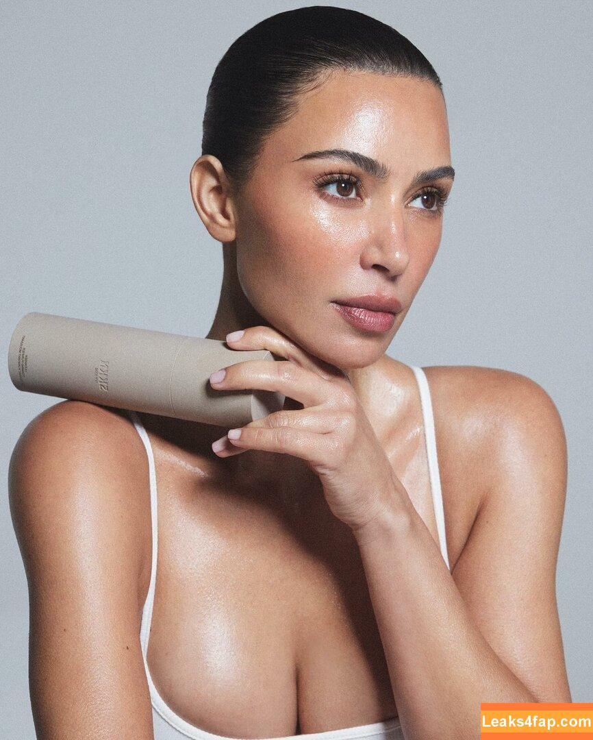Kim Kardashian / https: / kimkadarshian / kimkardashian leaked photo photo #1260