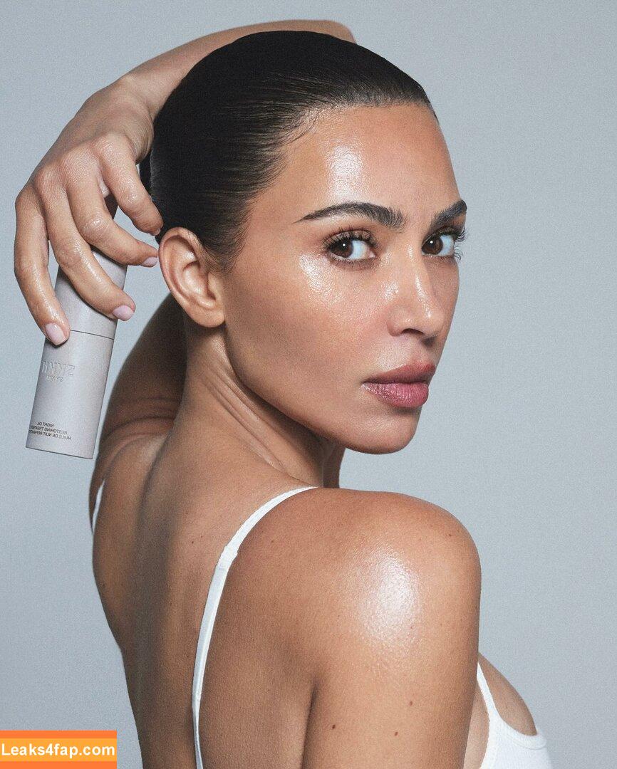 Kim Kardashian / https: / kimkadarshian / kimkardashian leaked photo photo #1261