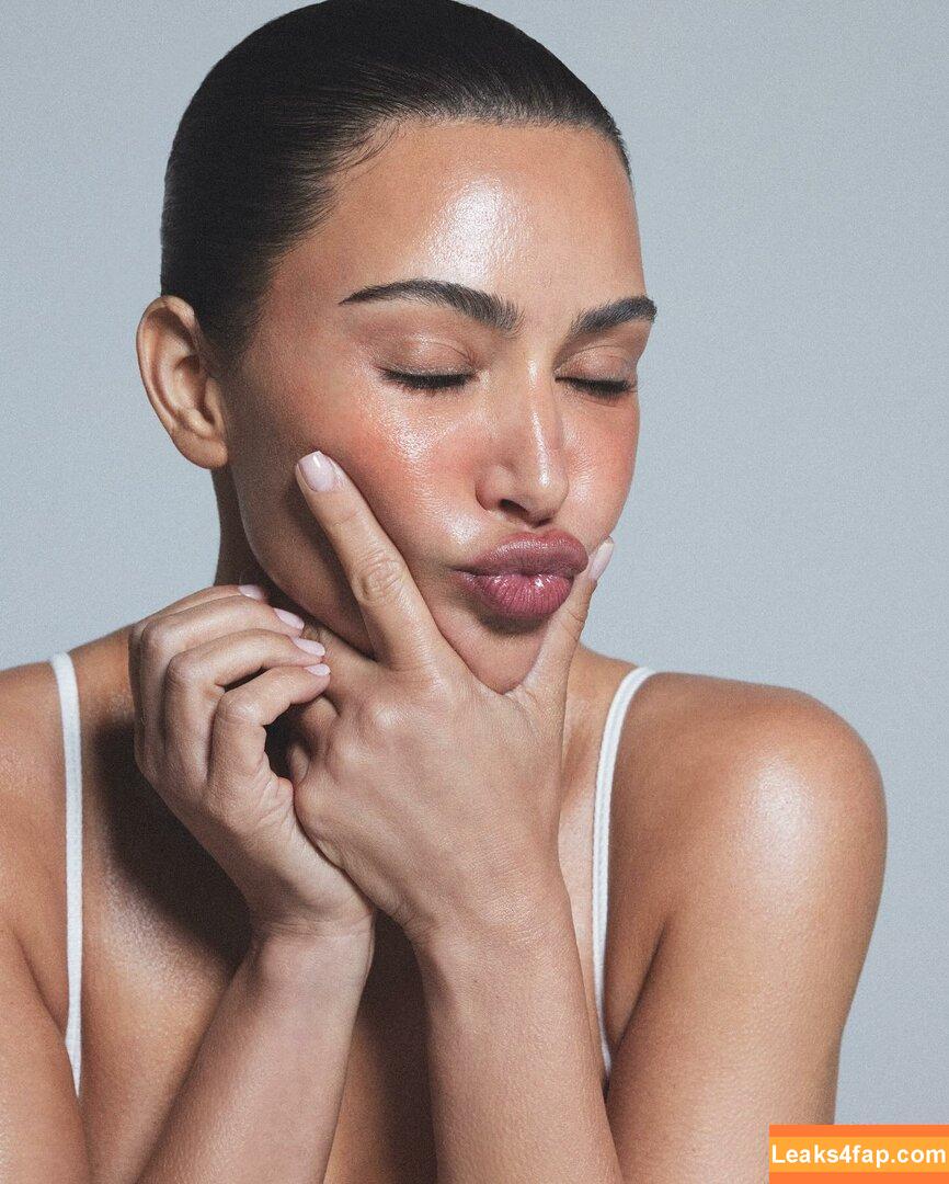 Kim Kardashian / https: / kimkadarshian / kimkardashian leaked photo photo #1263