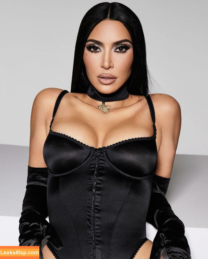 Kim Kardashian / https: / kimkadarshian / kimkardashian leaked photo photo #1264