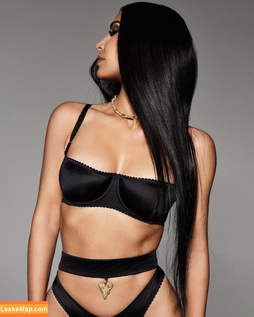 Kim Kardashian / https: / kimkadarshian / kimkardashian leaked photo photo #1273