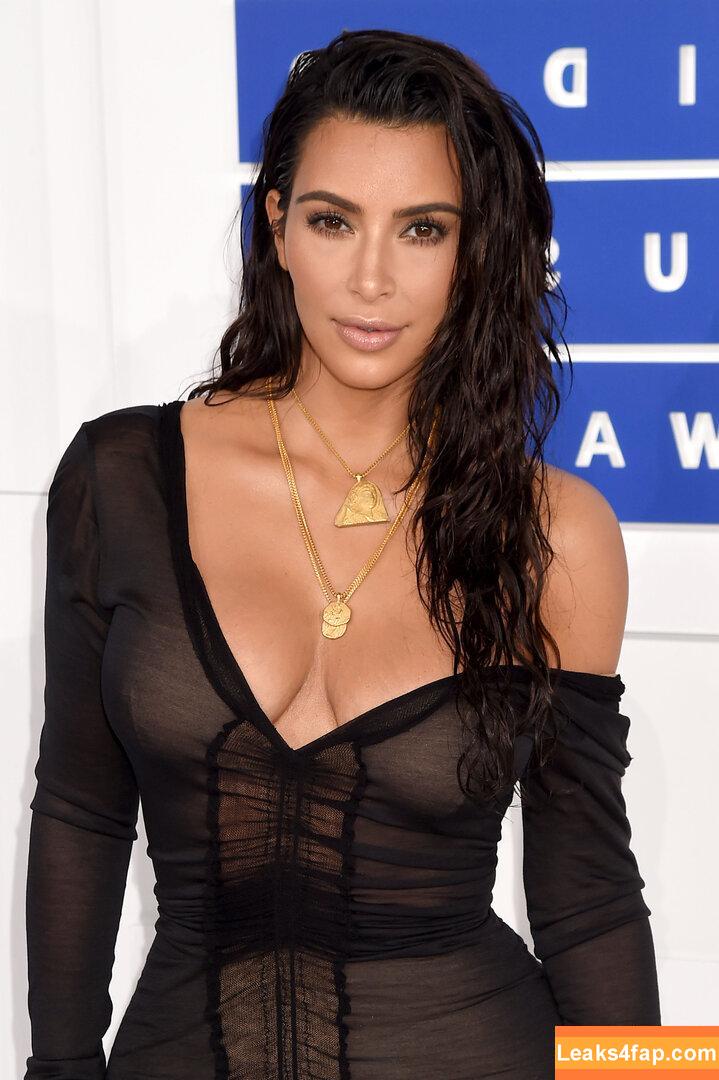 Kim Kardashian / https: / kimkadarshian / kimkardashian leaked photo photo #1293